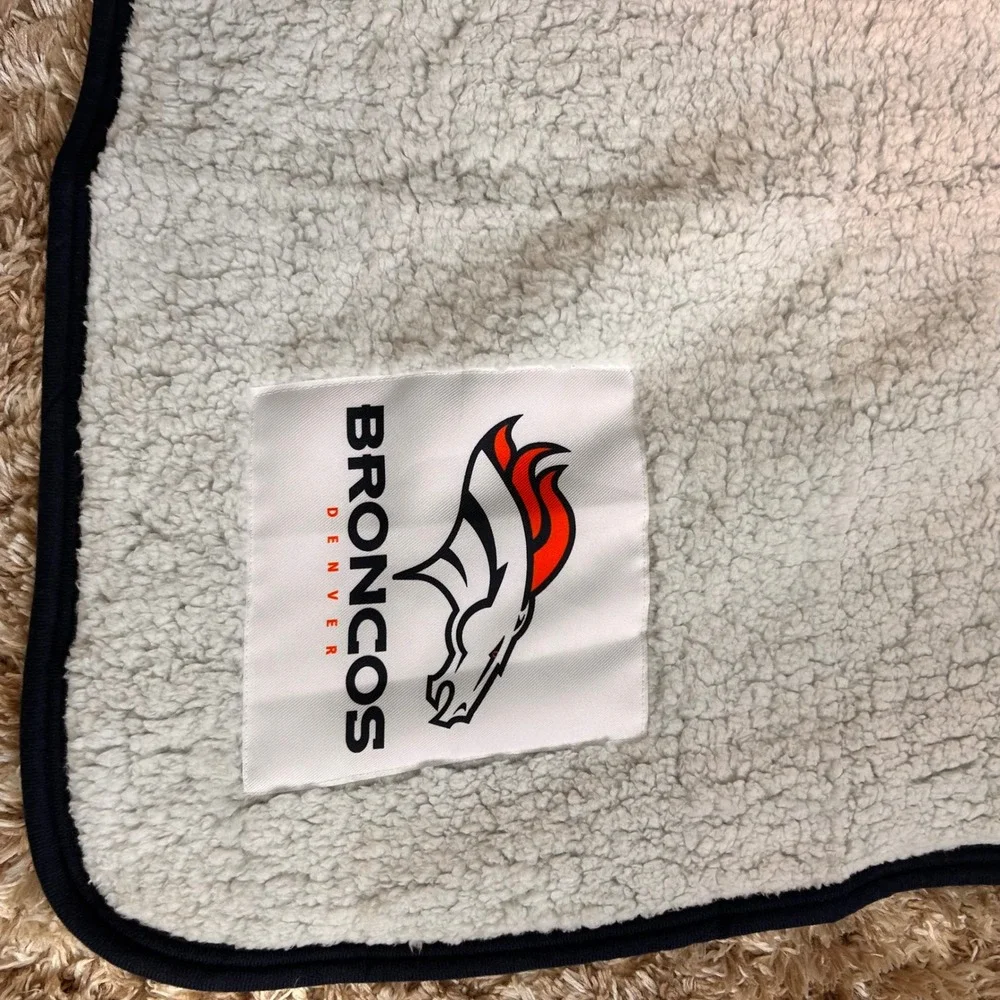 Denver Broncos NFL Sherpa Fleece Throw Blanket White Navy Blue 60x48